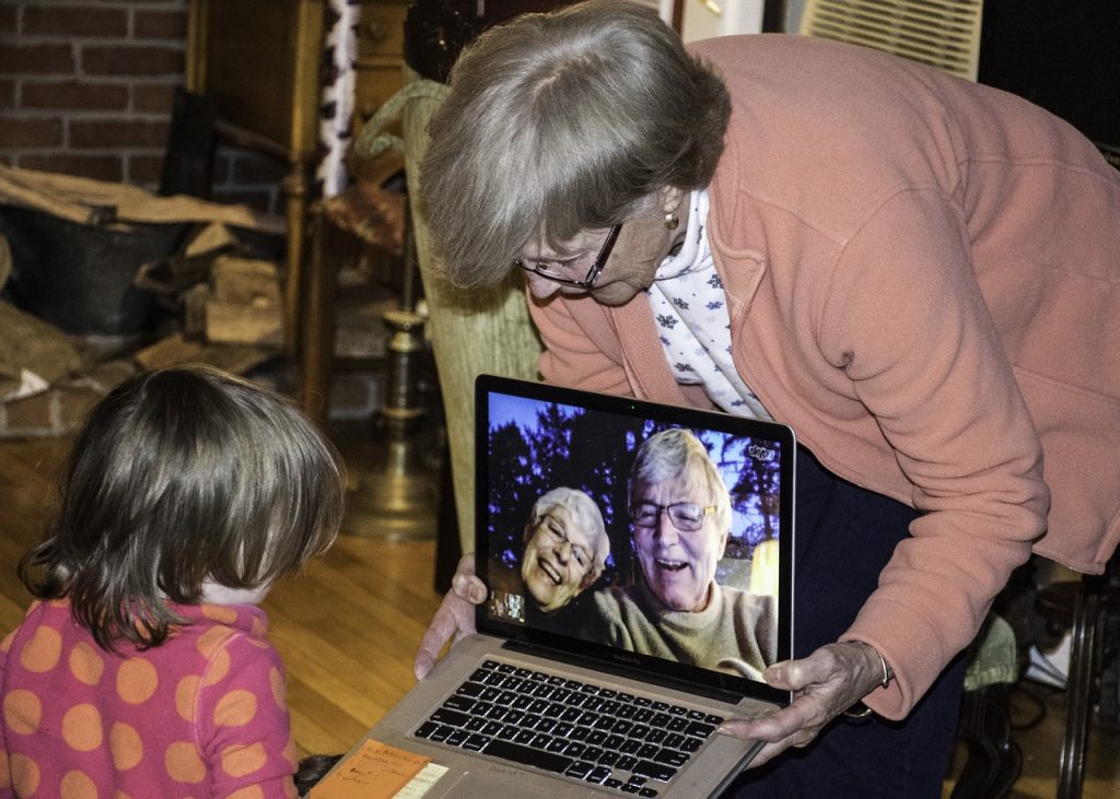 15 Ways to Stay Connected with Your Grandchildren